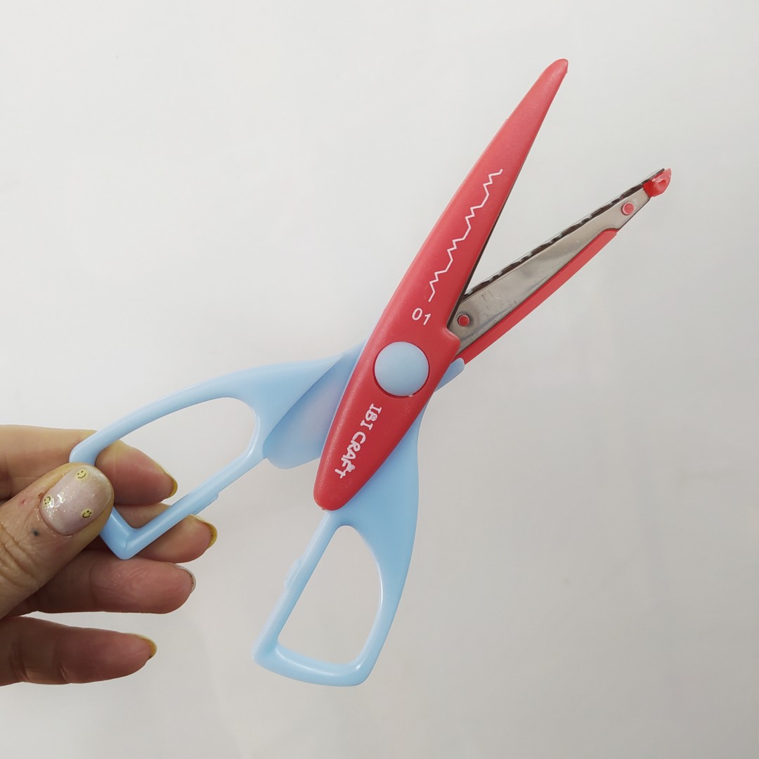 tijera-con-formas-01-ibi-craft-